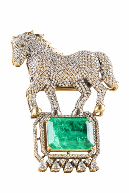 Royal Emerald Horse Magnetic Brooch – Luxury Diamond-Studded Brooch