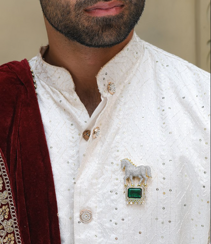 Royal Emerald Horse Magnetic Brooch – Luxury Diamond-Studded Brooch