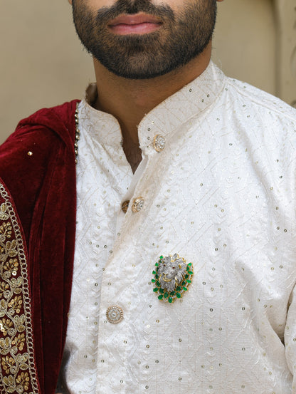 Emerald Accent Lion Magnetic Brooch in Brass with Zircon Stones