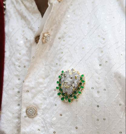 Emerald Accent Lion Magnetic Brooch in Brass with Zircon Stones