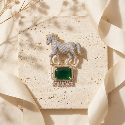 Royal Emerald Horse Magnetic Brooch – Luxury Diamond-Studded Brooch