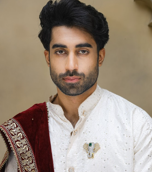 Elephant Crest Groom Brooch with Emerald Stone – Magnetic Sherwani Brooch